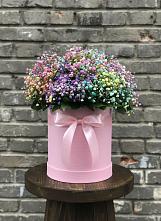 Цветочная композиция из Гипсофила и Розы в шляпной коробке в Чупряково