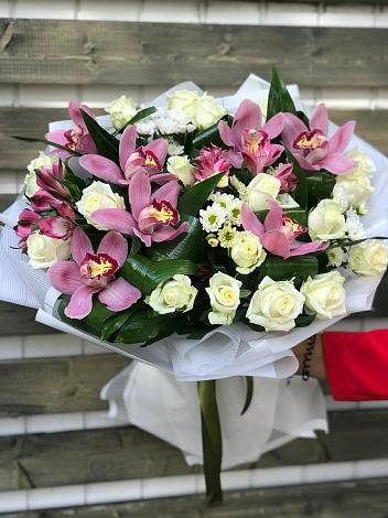 Букет цветов из: Розы и Хризантемы в Чупряково