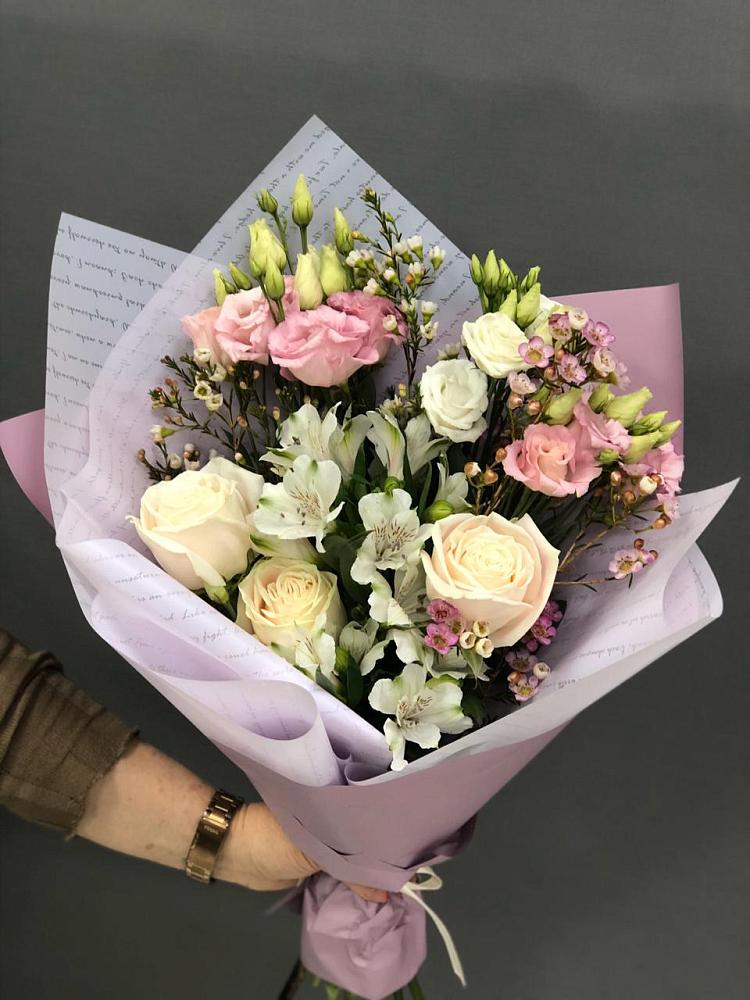 Букет цветов из: Альстромерии, Розы и Лизиантусы в Чупряково