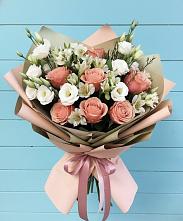Букет цветов из:  Розы, Альстромерии и Лизиантусы в Чупряково