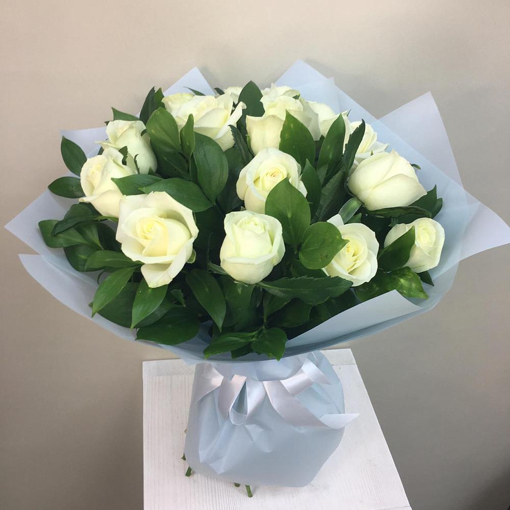 Букет 15 Белых роз Проуд в Чупряково
