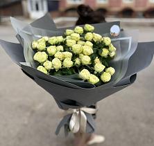 Букет Белые кустовые розы Солинеро в Чупряково