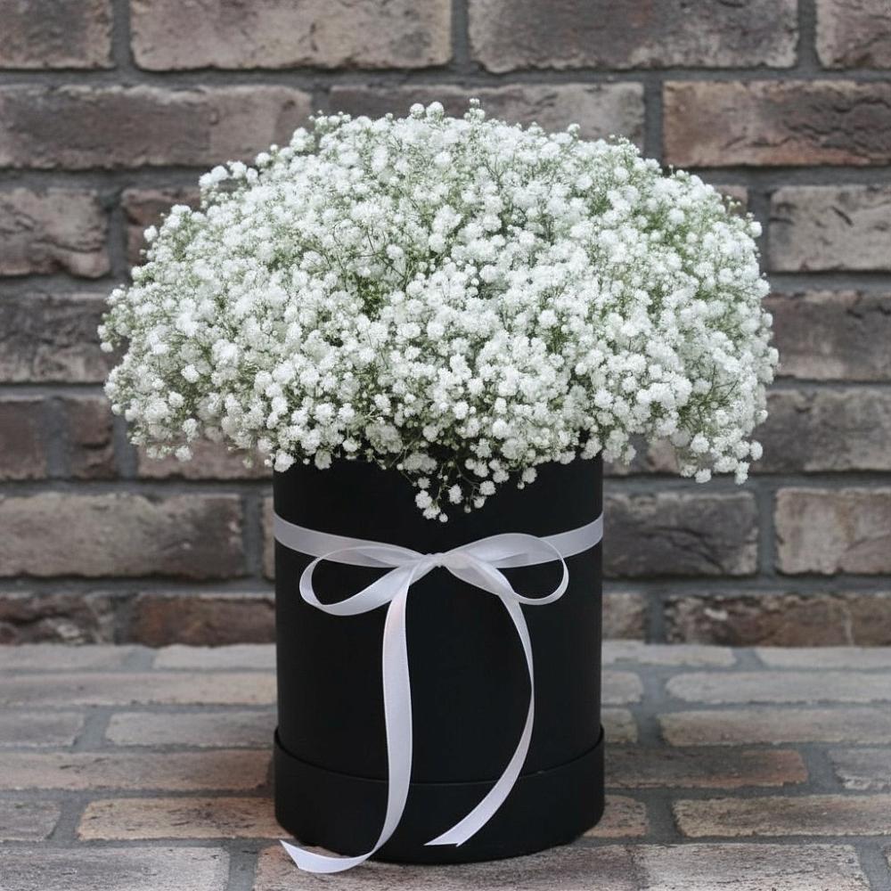 Цветочная композиция из Гипсофила в шляпной коробке в Чупряково