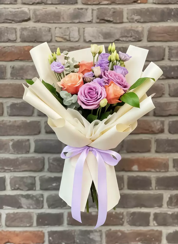 Букет цветов из: Лизиантусы и Розы в Чупряково