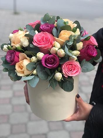 Цветочная композиция из Розы в шляпной коробке в Чупряково