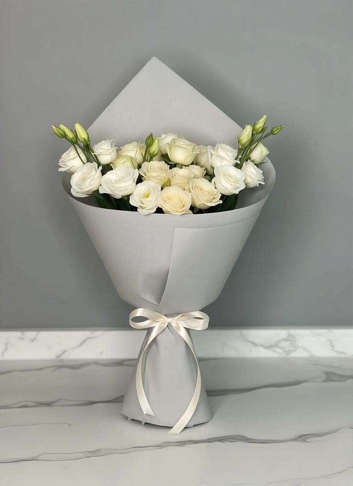 Букет цветов из: Розы и Лизиантусы в Чупряково