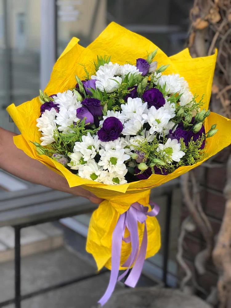 Букет цветов из: Ирисы, Хризантемы и Ромашки в Чупряково