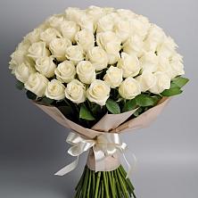 Букет 101 беля роза Белоснежка в Чупряково
