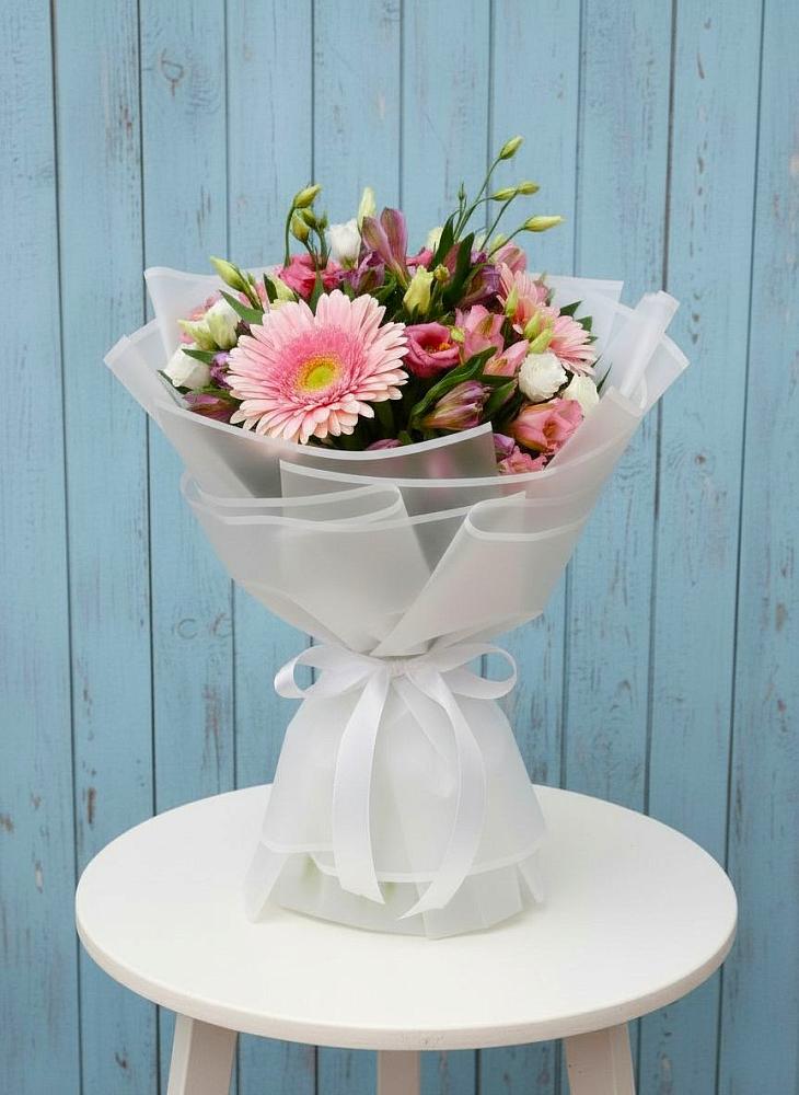 Букет цветов из: Герберы, Альстромерии и Лизиантусы в Чупряково