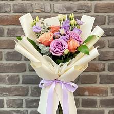 Букет цветов из:  Лизиантусы и Розы в Чупряково