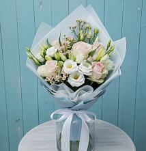 Букет цветов из:  Розы и Лизиантусы в Чупряково