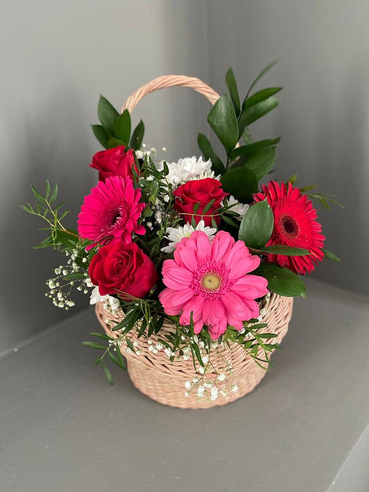 Цветочная композиция из Розы, Хризантемы и Герберы в корзине в Чупряково