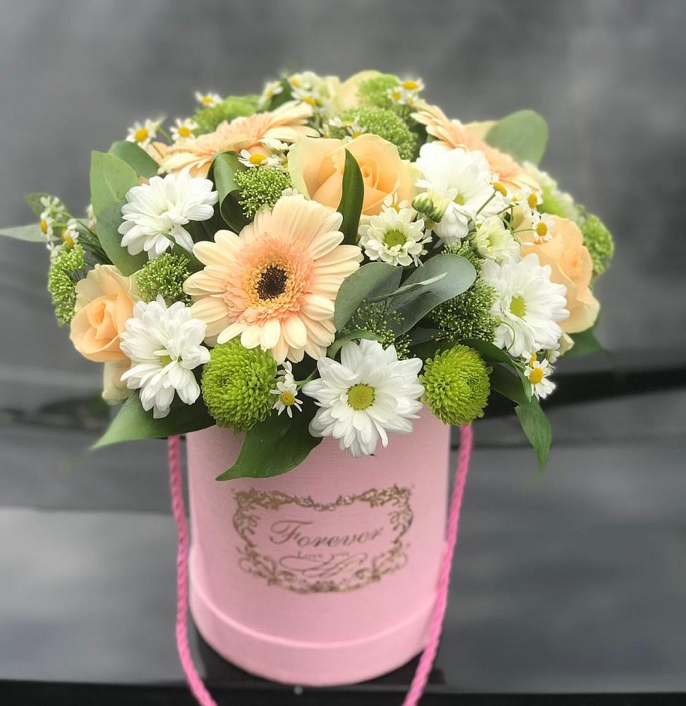 Цветочная композиция из Розы, Герберы и Хризантемы в шляпной коробке в Чупряково