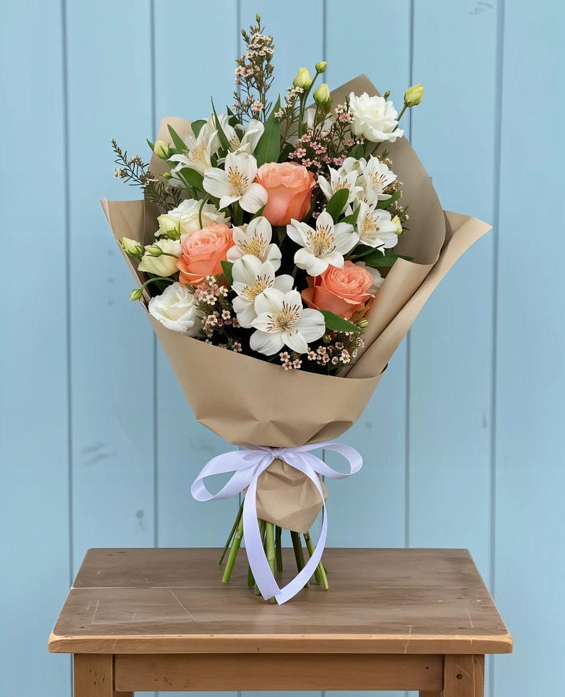 Букет цветов из: Альстромерии, Лизиантусы, Розы и Хризантемы в Чупряково