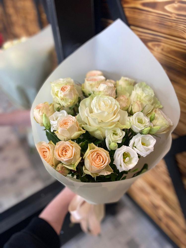 Букет цветов из: Розы и Лизиантусы в Чупряково